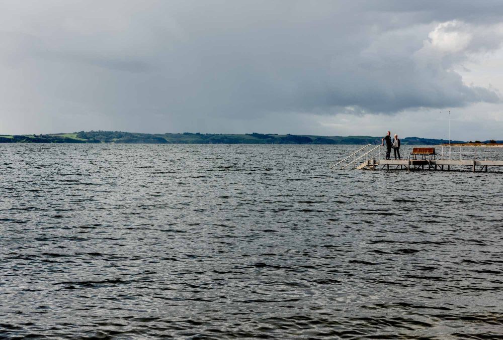 Ægtepar på badebro