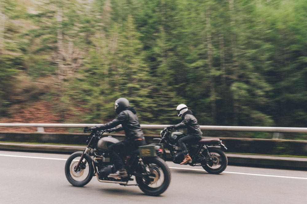 To motorcyklister