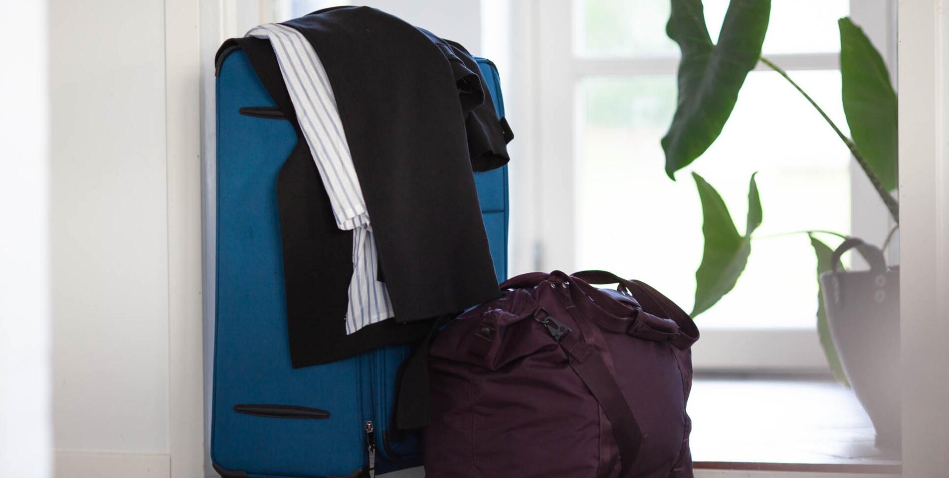 Kuffert og taske klar til ferie