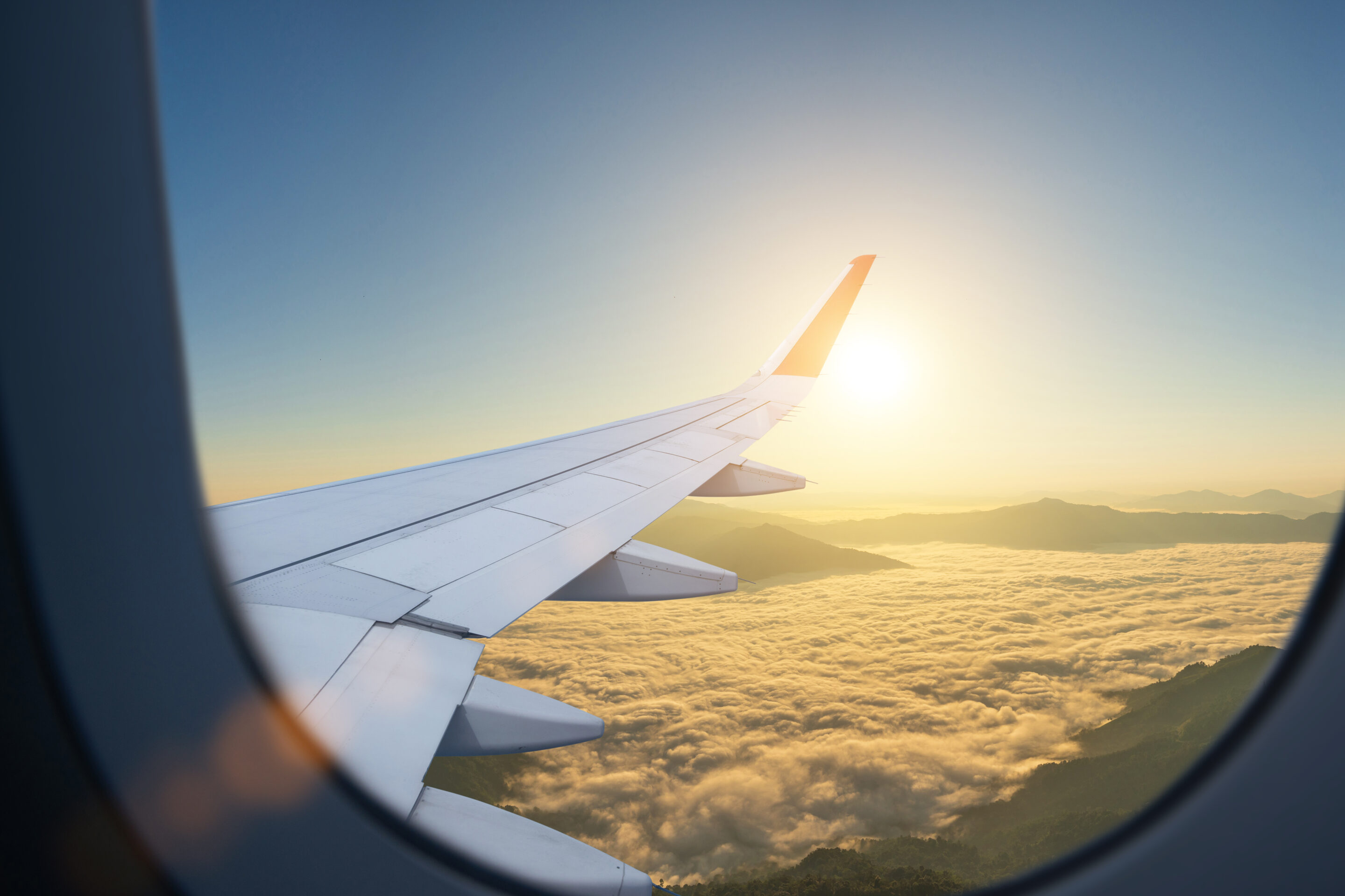 Udsigt fra flyvindue. Tag trygt på ferie med en rejseforsikring hos Thisted Forsikring